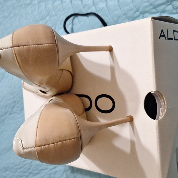 Heels - Picture 3 of 3